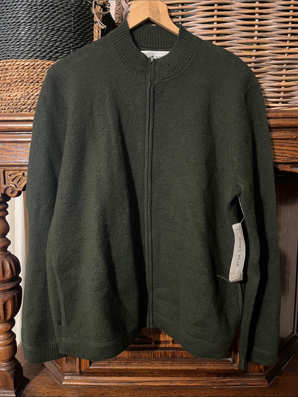 Jones Wear mossy Green Zip-Front Women's 100% wool Cardigan